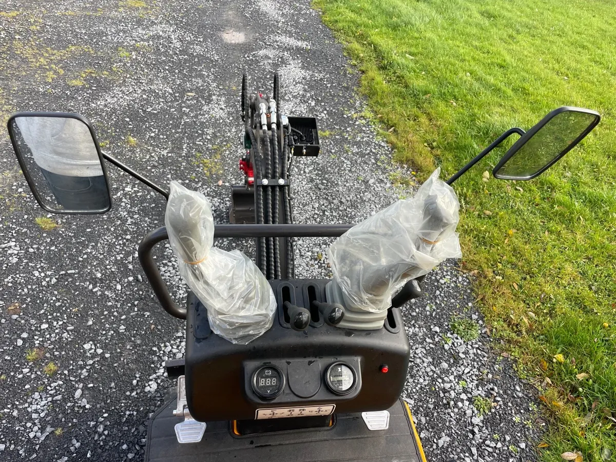 Rhino Loncin .8 ton  micro digger - Image 4