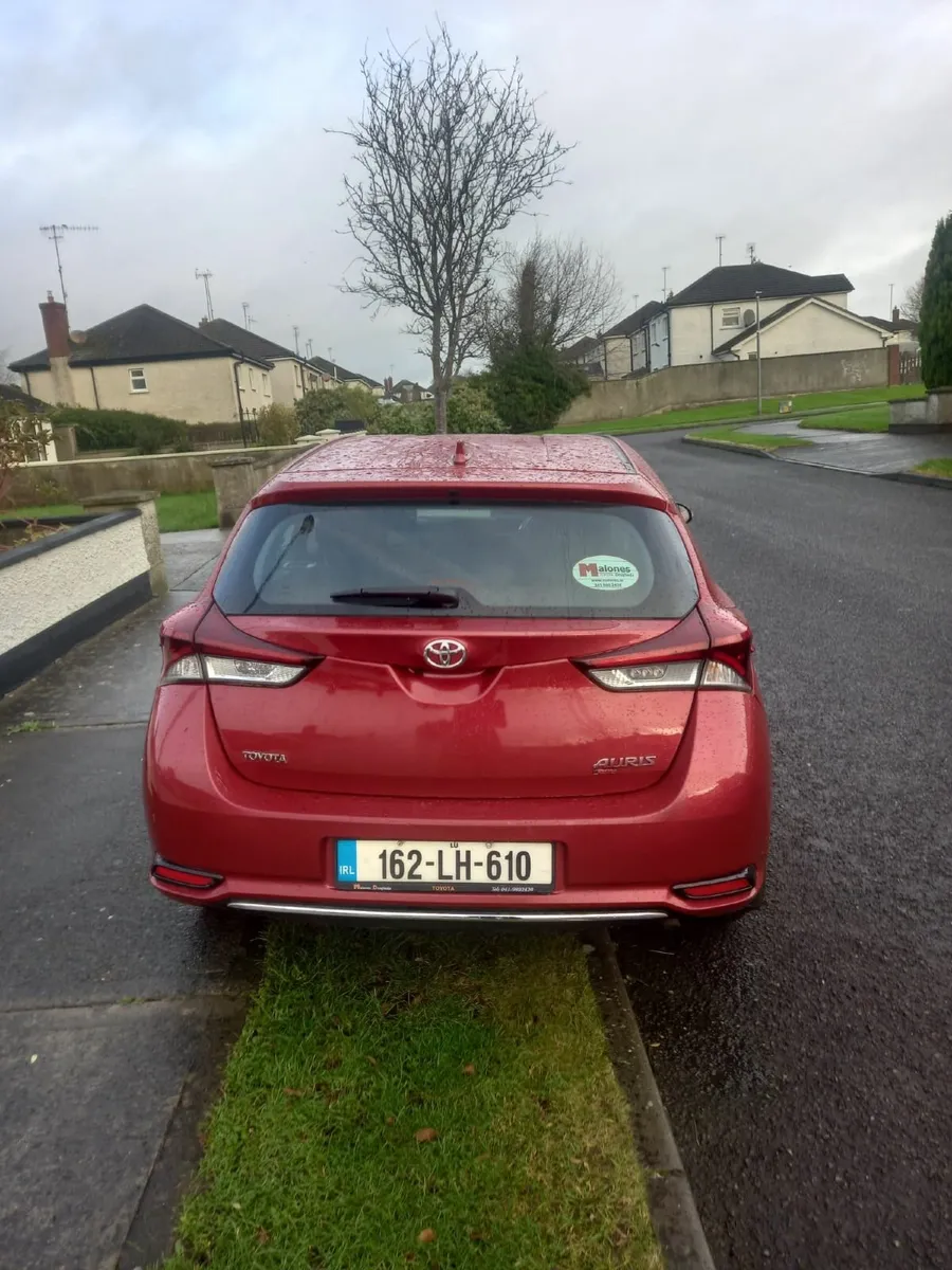 Toyota Auris 2016 - Image 2