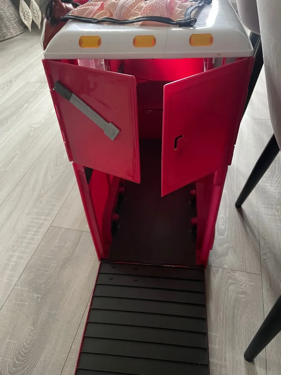 Our generation horse Trailor with 3 horses - Image 3