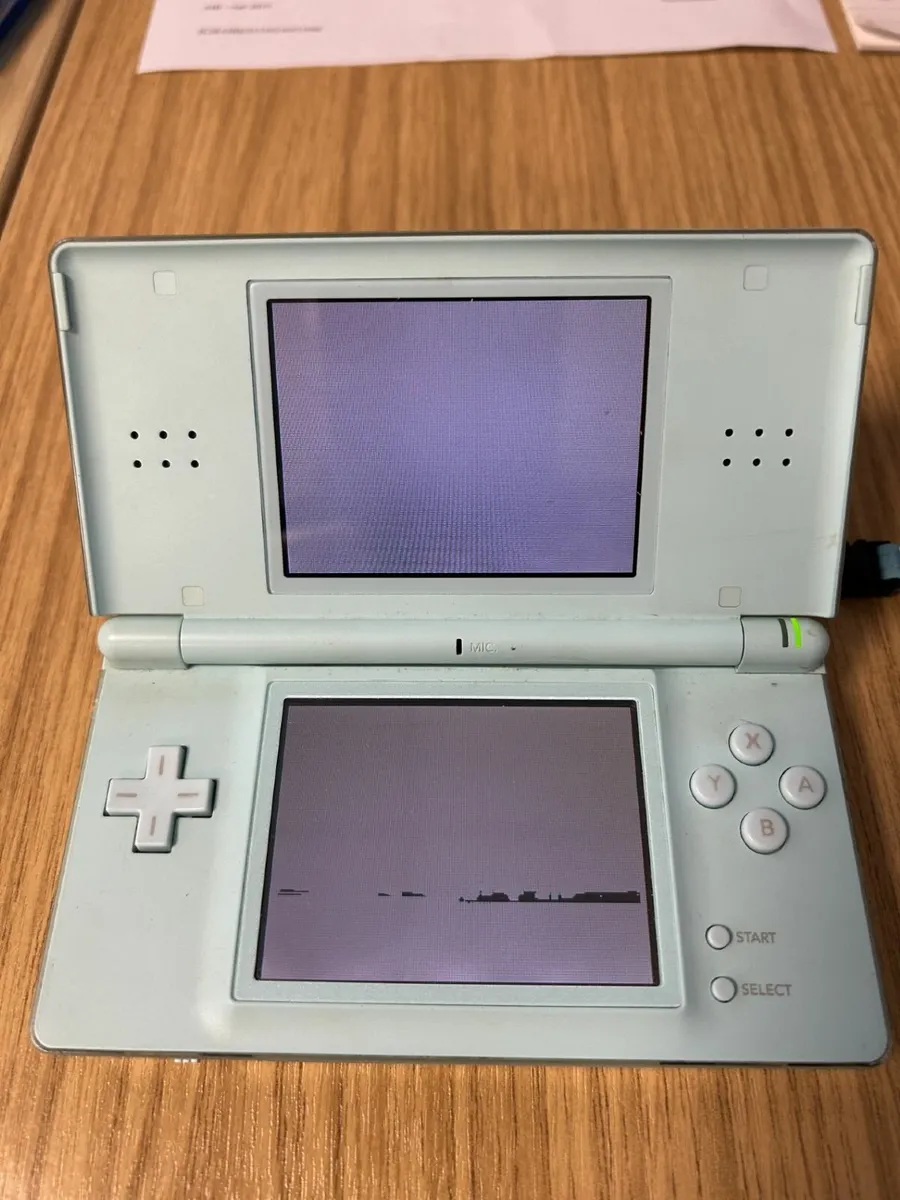 Nintendo DS Lite - Image 4
