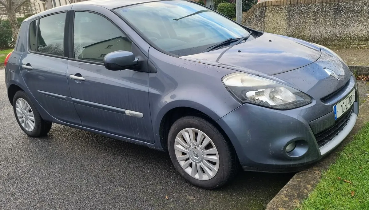 Renault Clio 2010 Automatic - Image 1