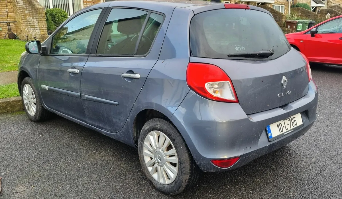 Renault Clio 2010 Automatic - Image 2