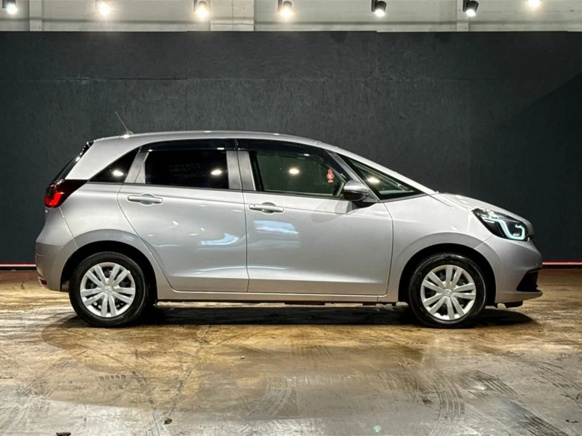 Honda Fit VERY LOW MILEAGE - E-HEV - REVERSE CAMER - Image 3