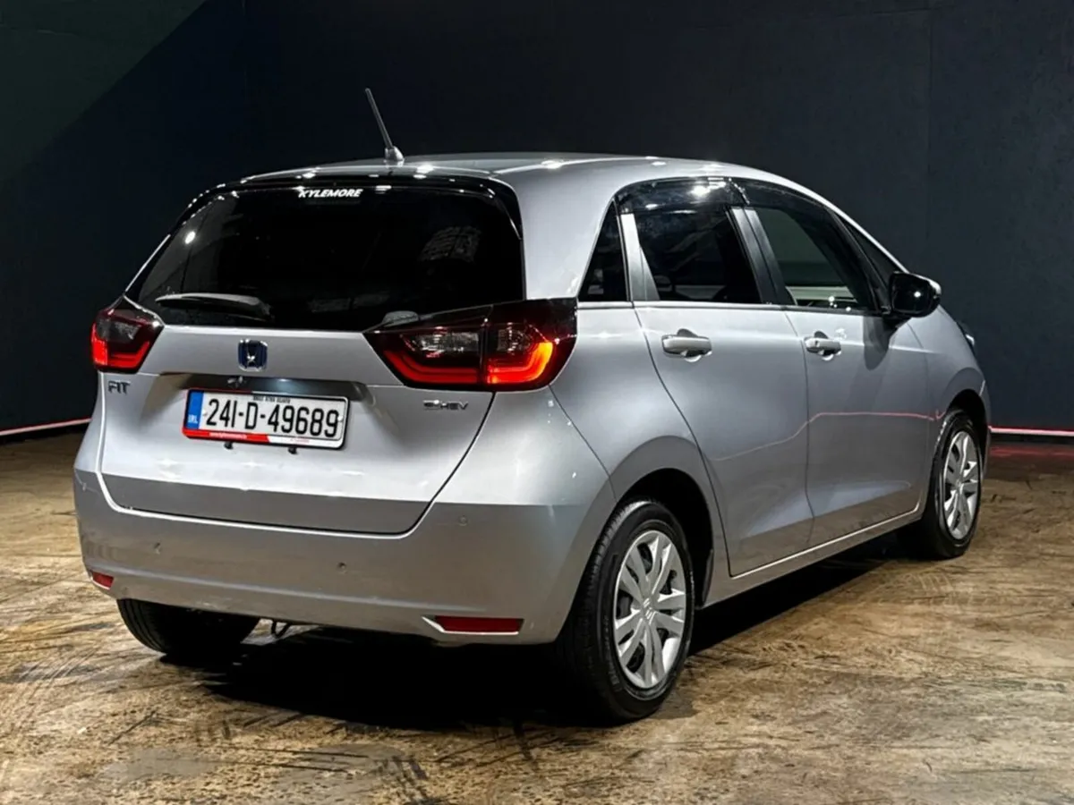 Honda Fit VERY LOW MILEAGE - E-HEV - REVERSE CAMER - Image 4