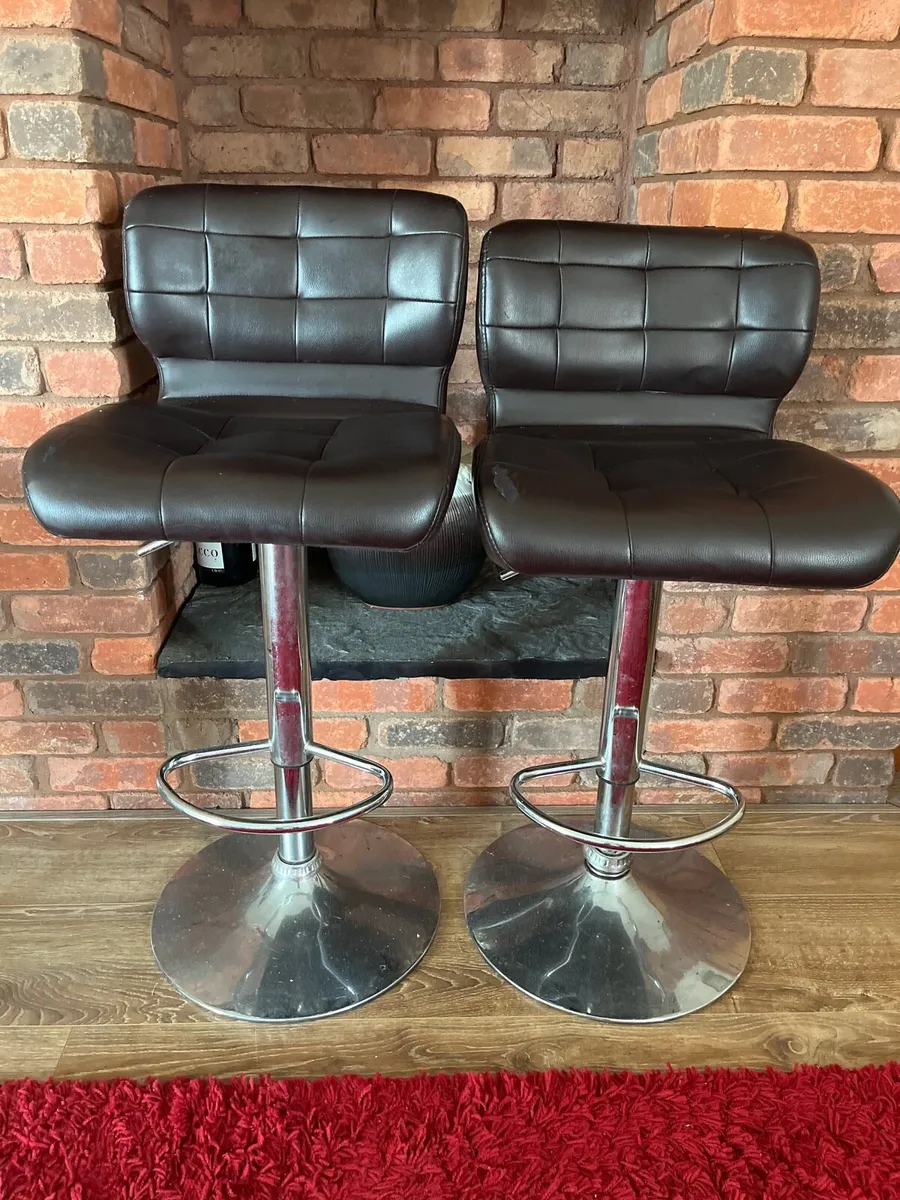 Kitchen bar stools - Image 1