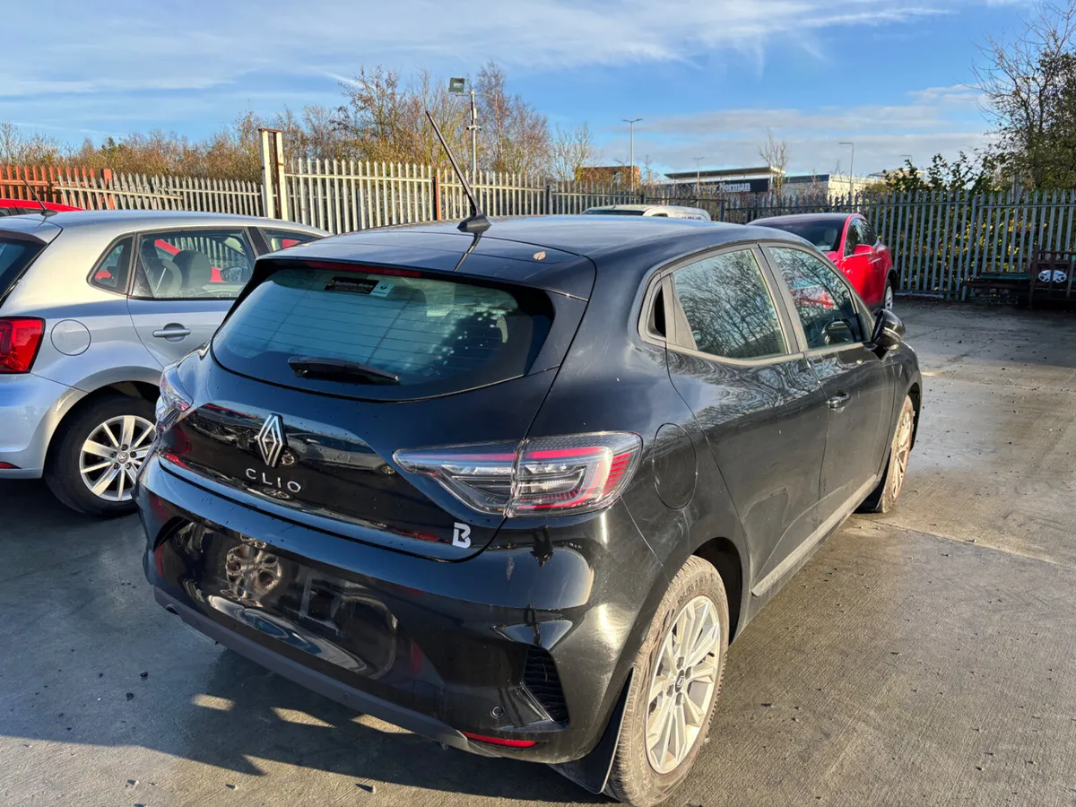 24 Clio 1.0 Petrol Only 11km Drives - Image 3