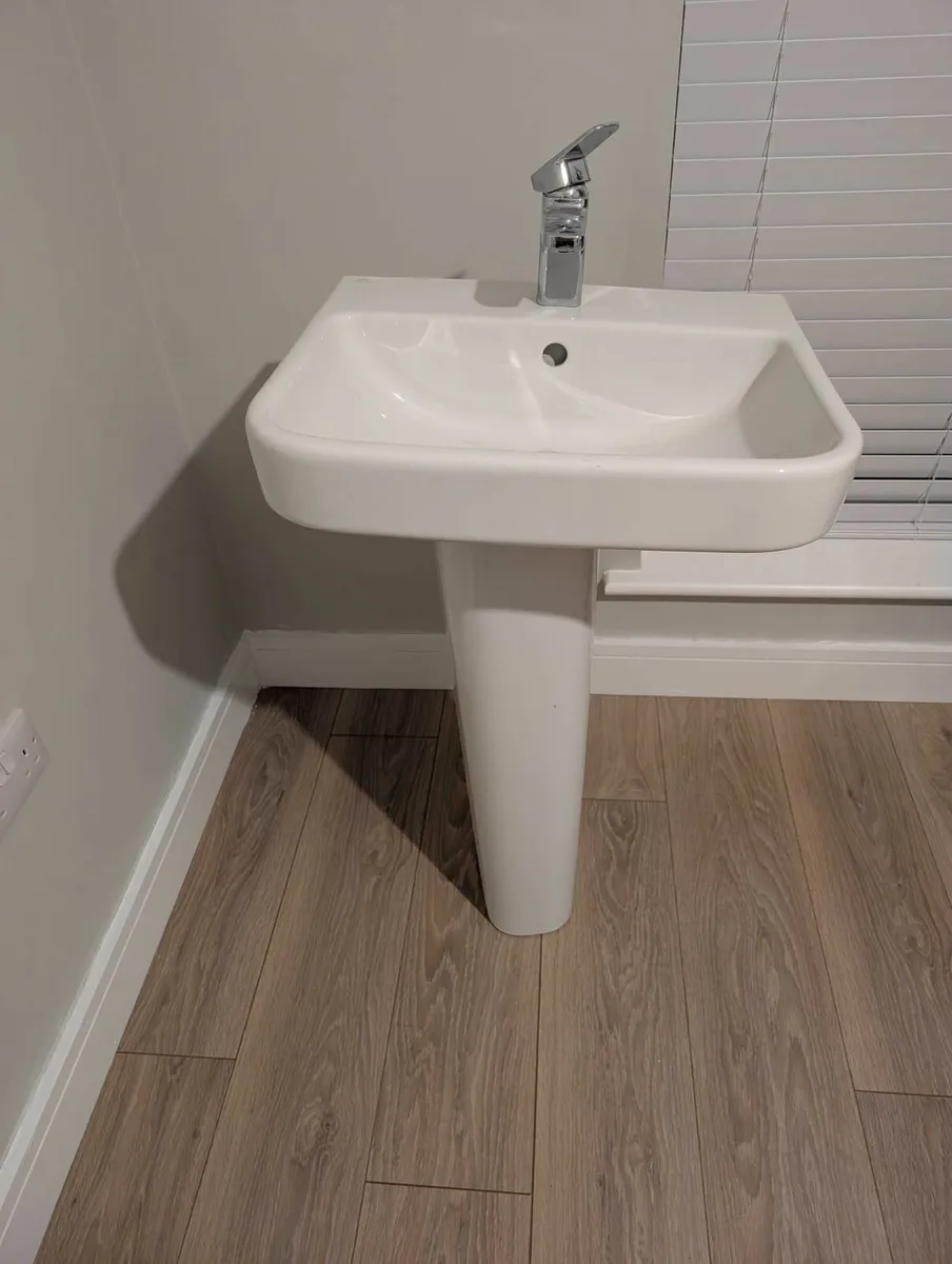 2 x Modern Bathroom Pedestal Sinks with Chrome Mix - Image 1