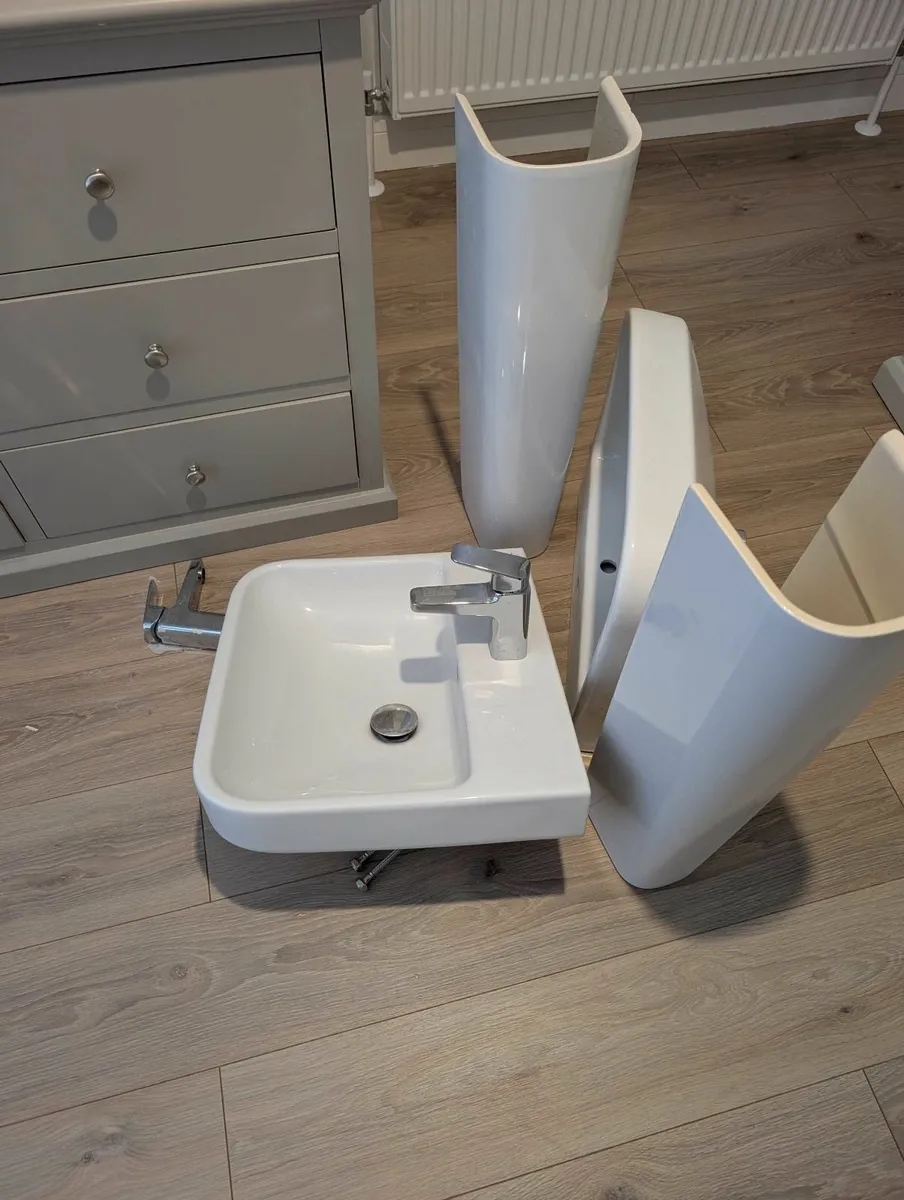 2 x Modern Bathroom Pedestal Sinks with Chrome Mix - Image 2