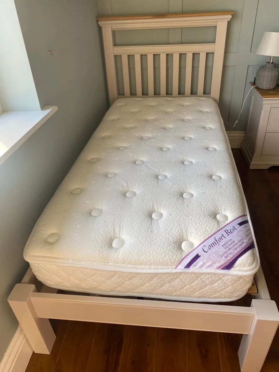 2 Single beds with mattresses - Image 2