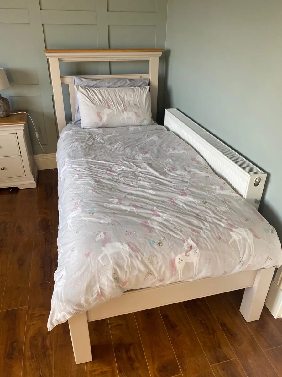 2 Single beds with mattresses - Image 3