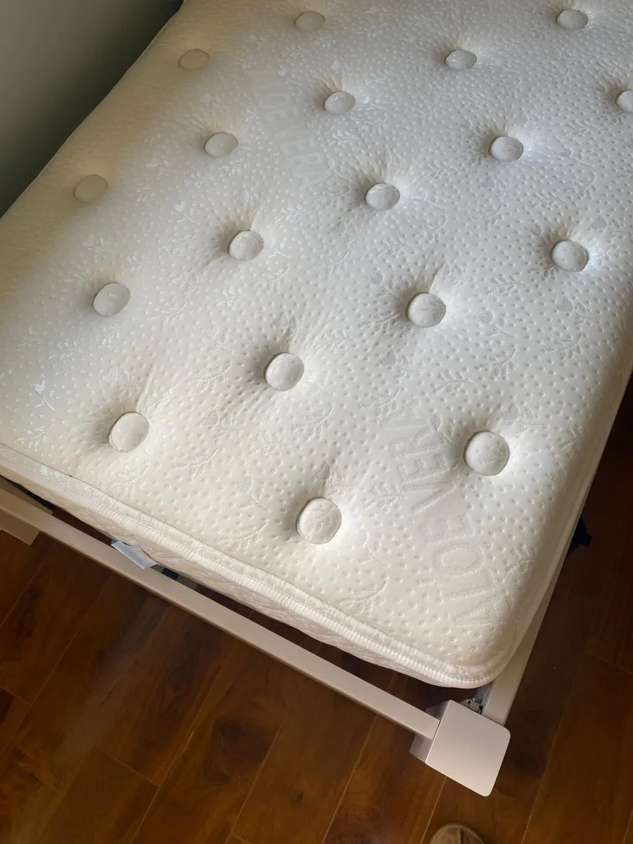 2 Single beds with mattresses - Image 4