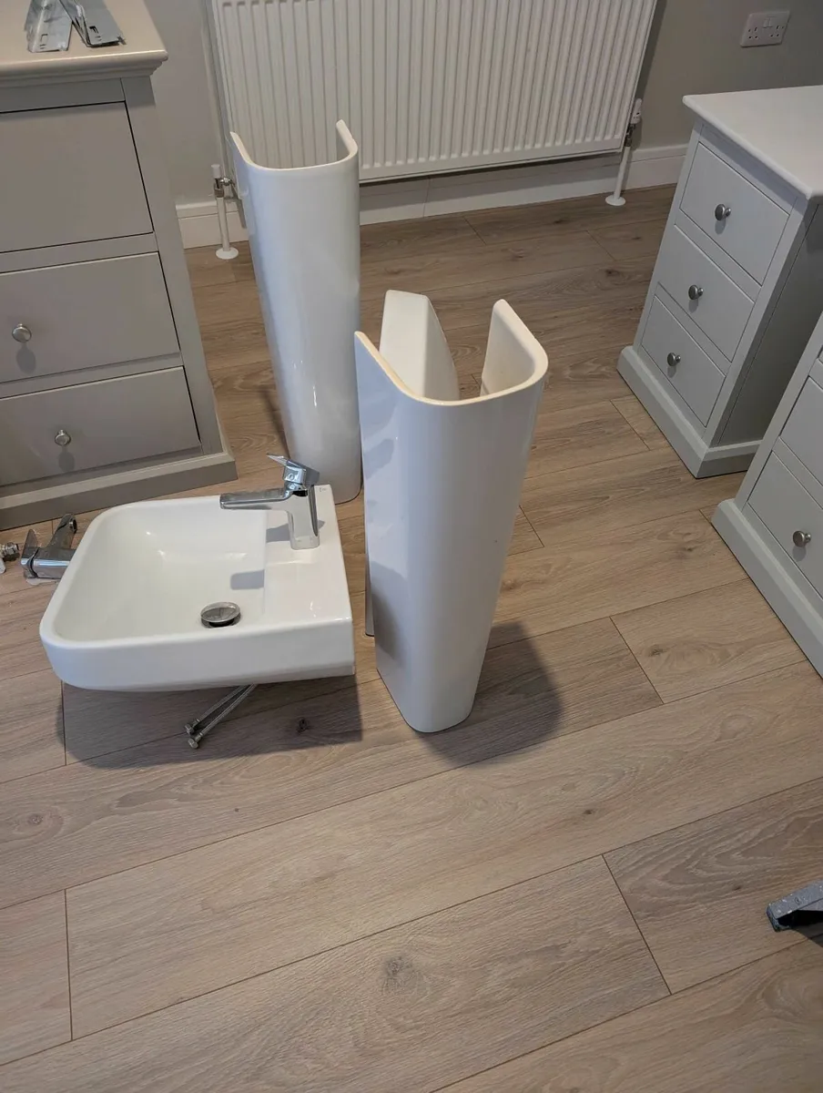 2 x Modern Bathroom Pedestal Sinks with Chrome Mix - Image 3