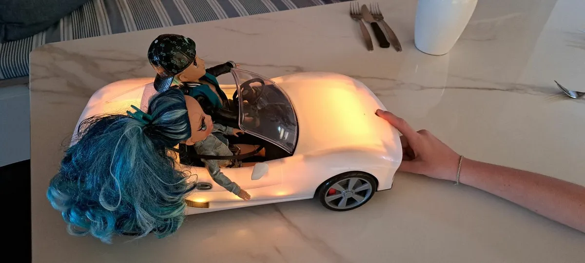 Rainbow High car - Image 2