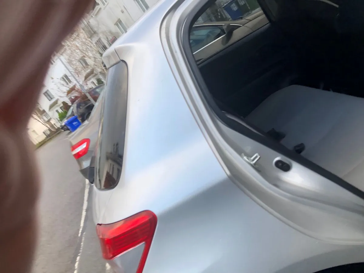 2013 toyota vitz automatic - Image 3