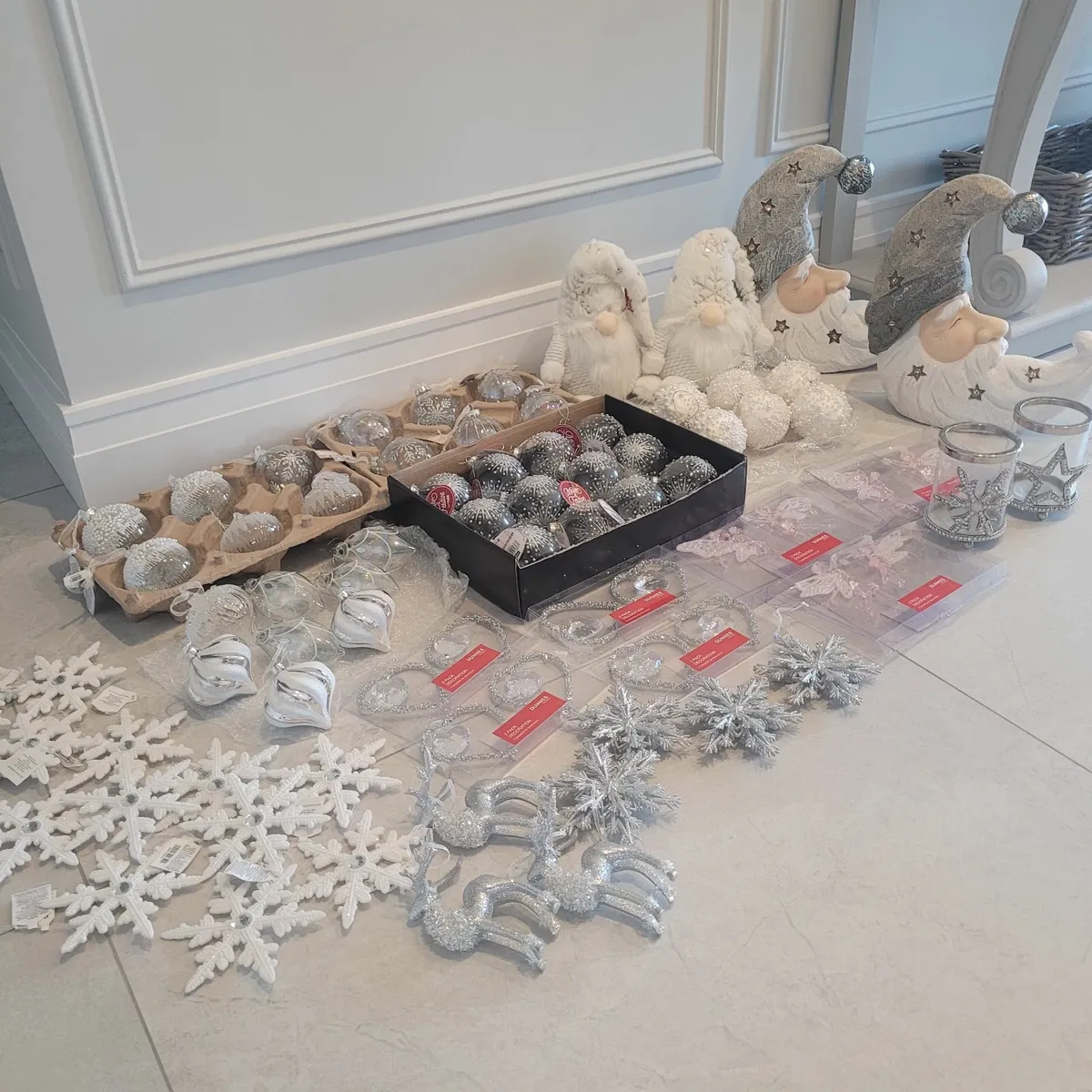 Christmas Decorations - Image 1