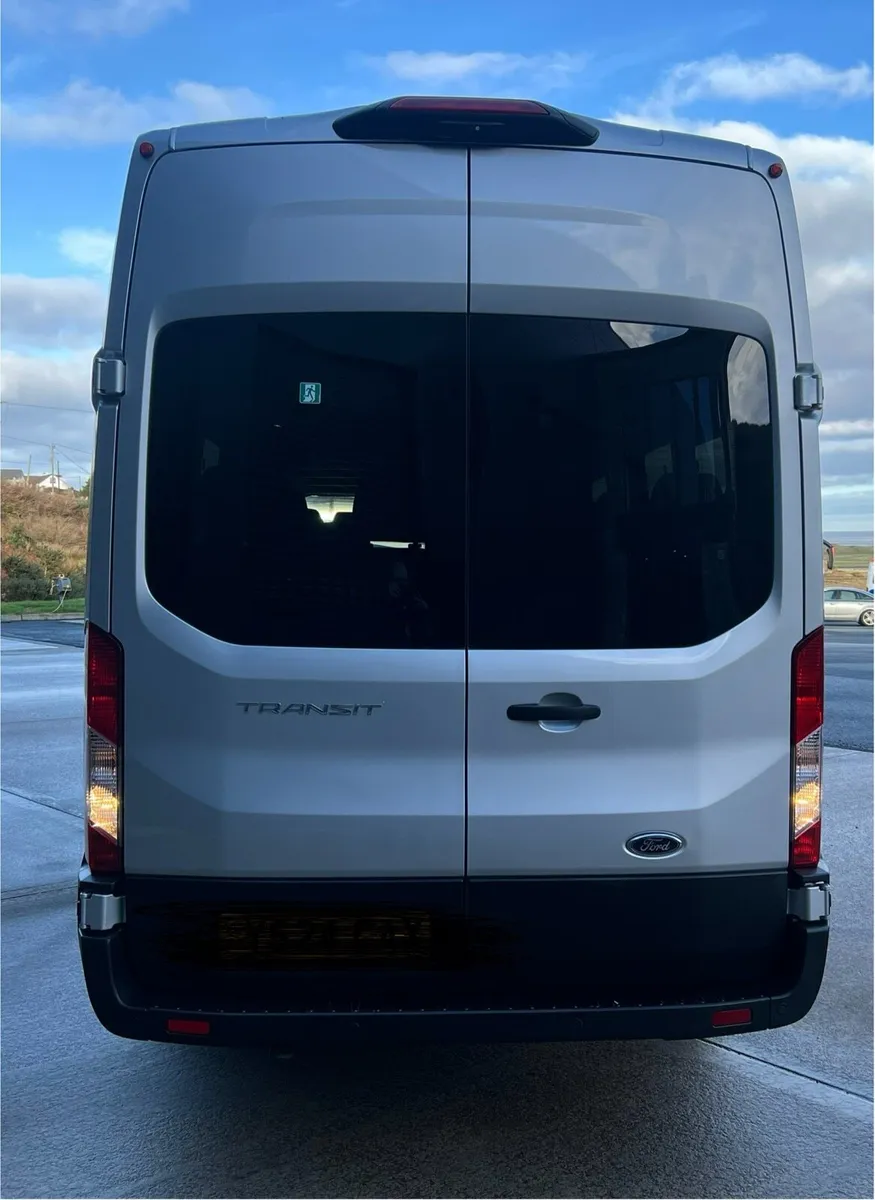 2024 Ford Transit 17-seat minibus - Image 4