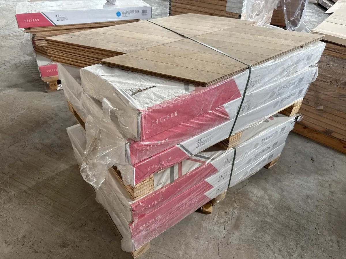 Online Auction Of Chevron Auckland Oak Real Wood - Image 1