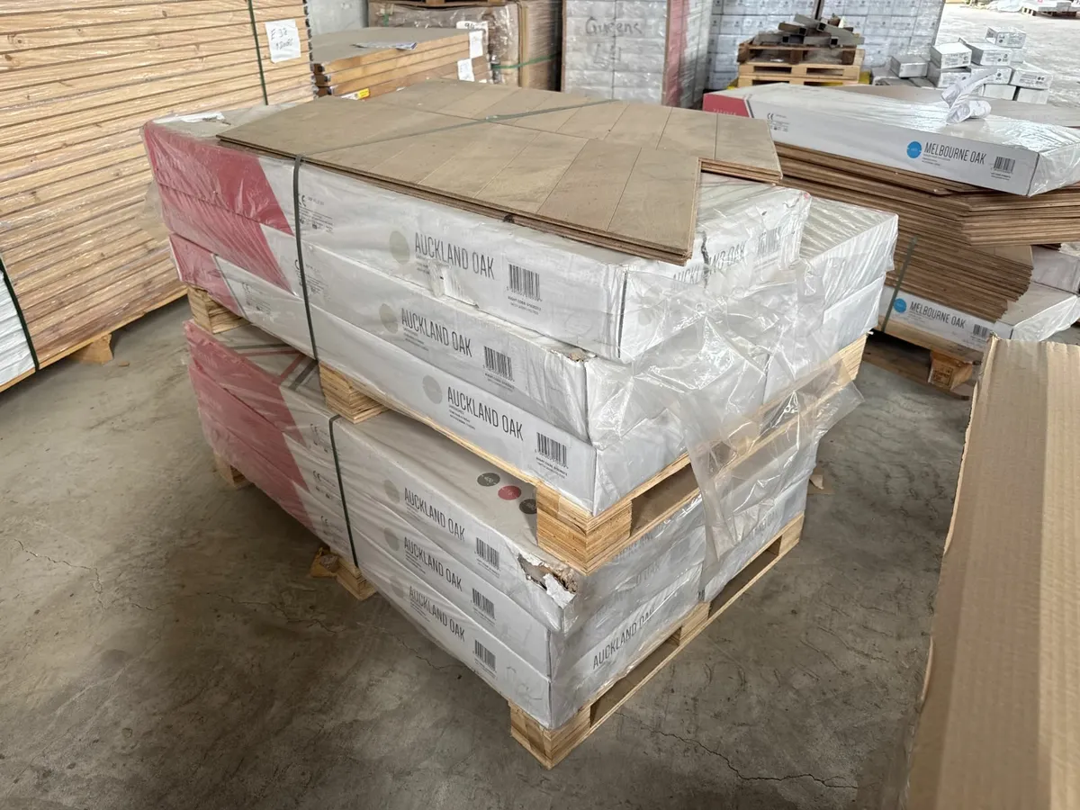 Online Auction Of Chevron Auckland Oak Real Wood - Image 2