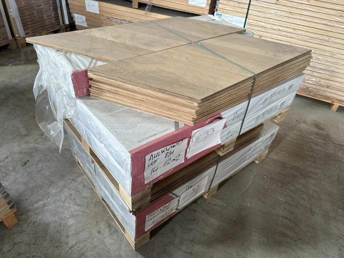 Online Auction Of Chevron Auckland Oak Real Wood - Image 3