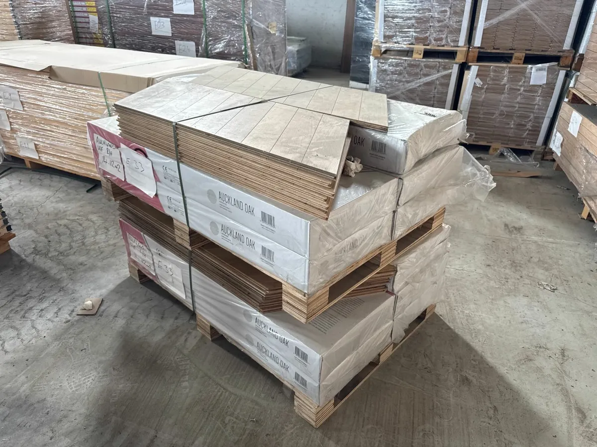 Online Auction Of Chevron Auckland Oak Real Wood - Image 4