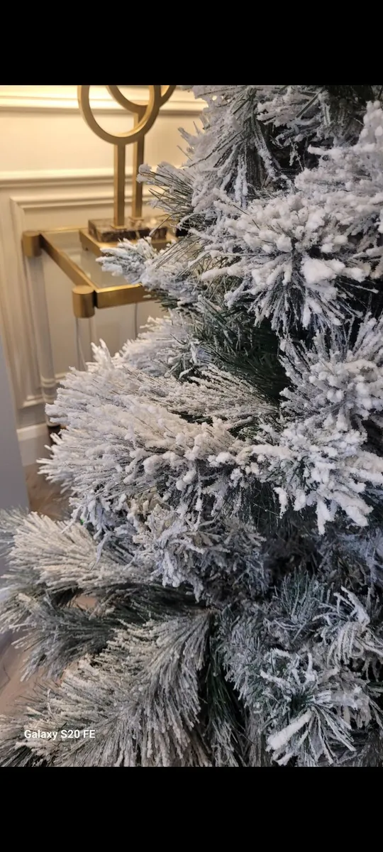 Snowy xmas tree - Image 3