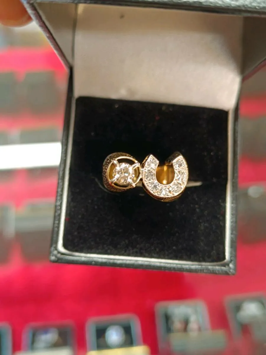 Vintage 18k Gold Diamond Horseshoe Ring - Image 2