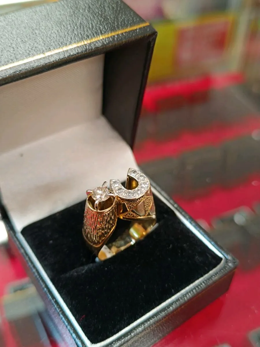 Vintage 18k Gold Diamond Horseshoe Ring - Image 3