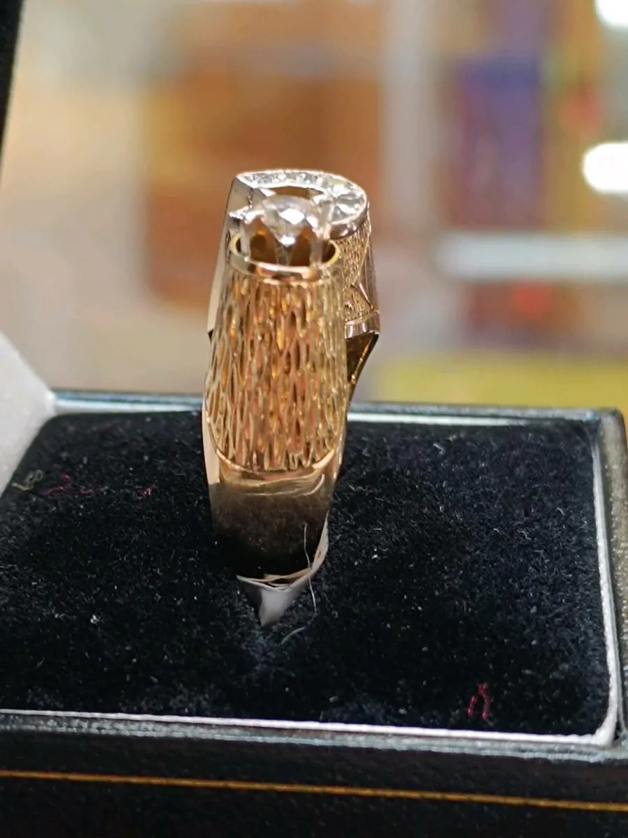 Vintage 18k Gold Diamond Horseshoe Ring - Image 4