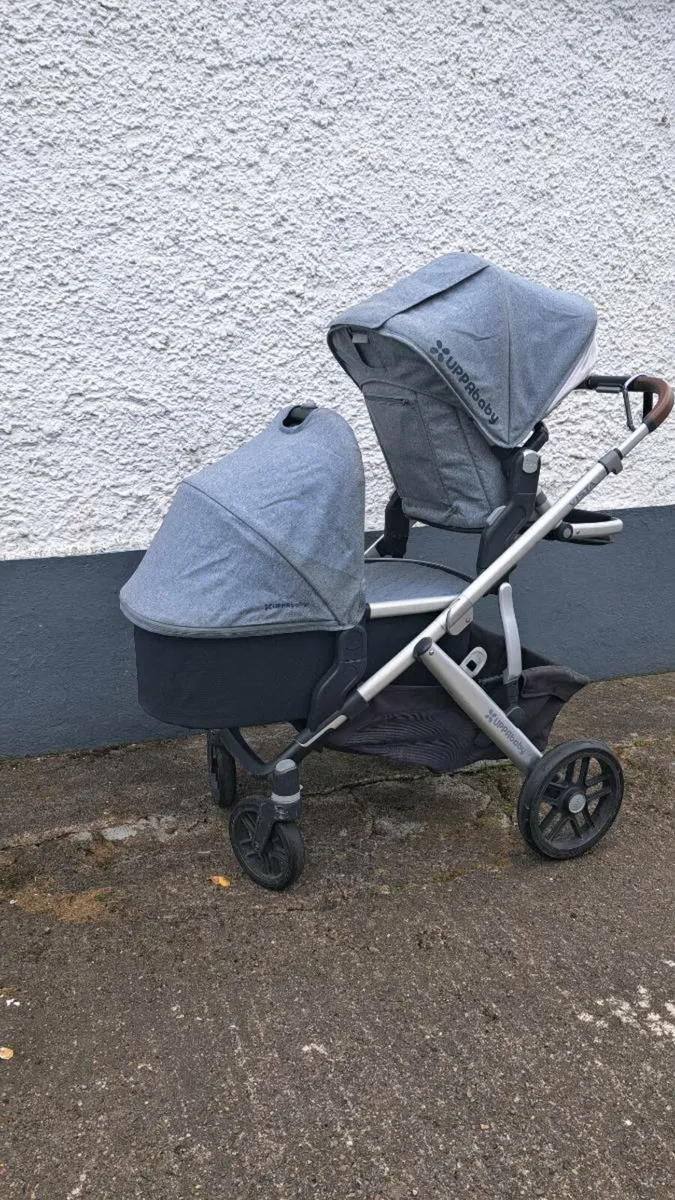 Uppababy Vista V2 buggy with adaptors & footmuff - Image 3
