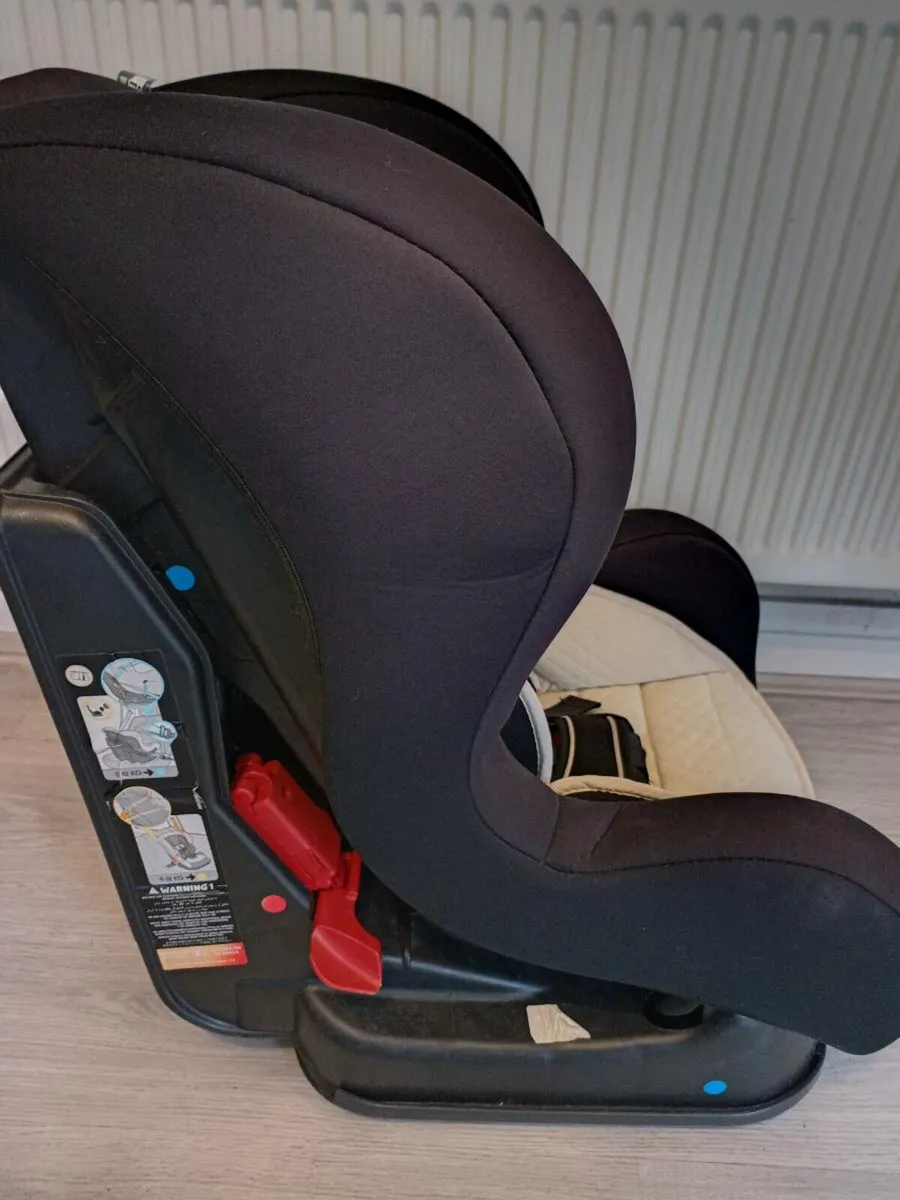 Mothercare baby's car seat. - Image 3