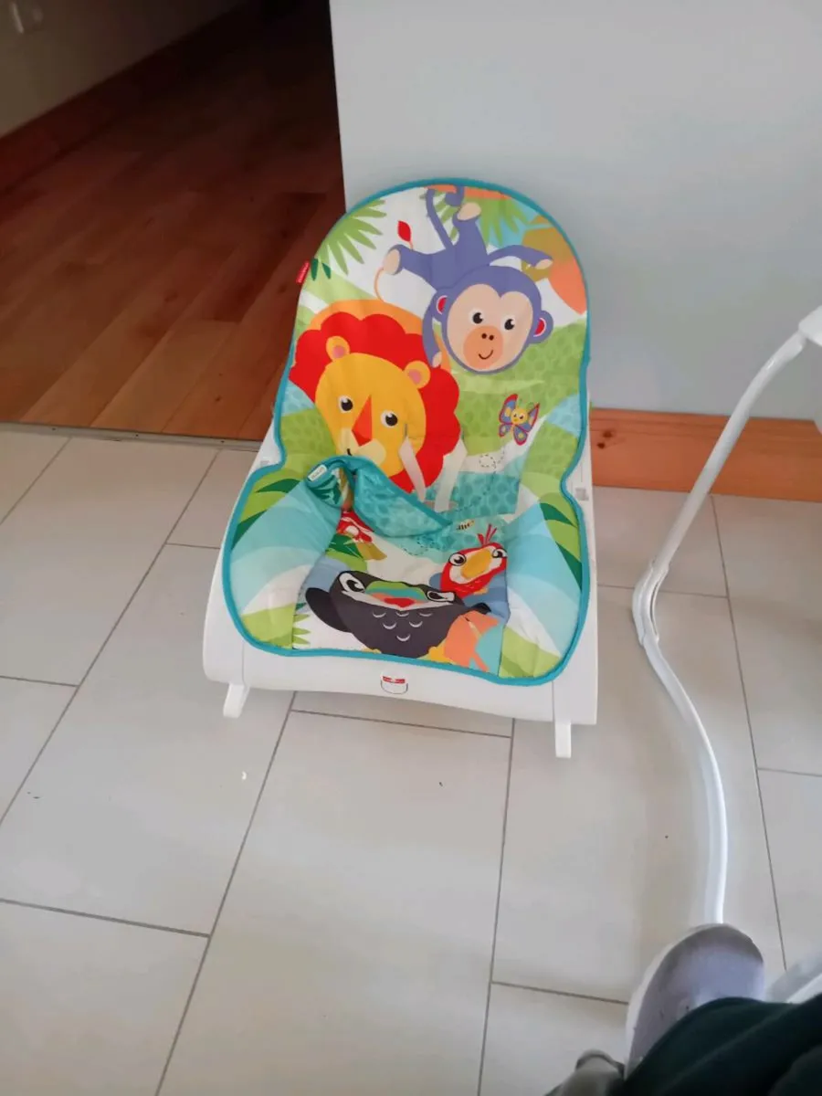 Baby vibrating comfy chair