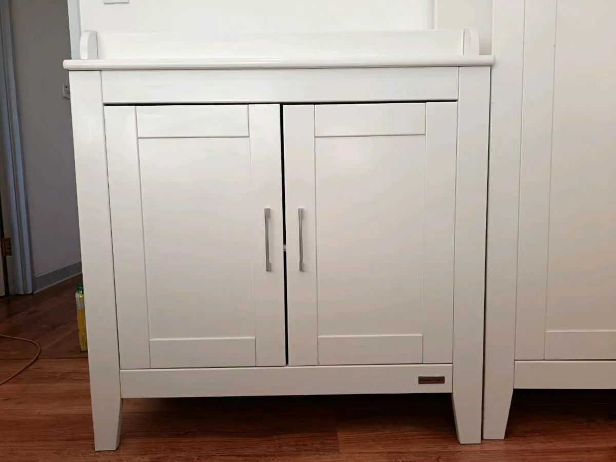 Change table + wardrobe - Image 2