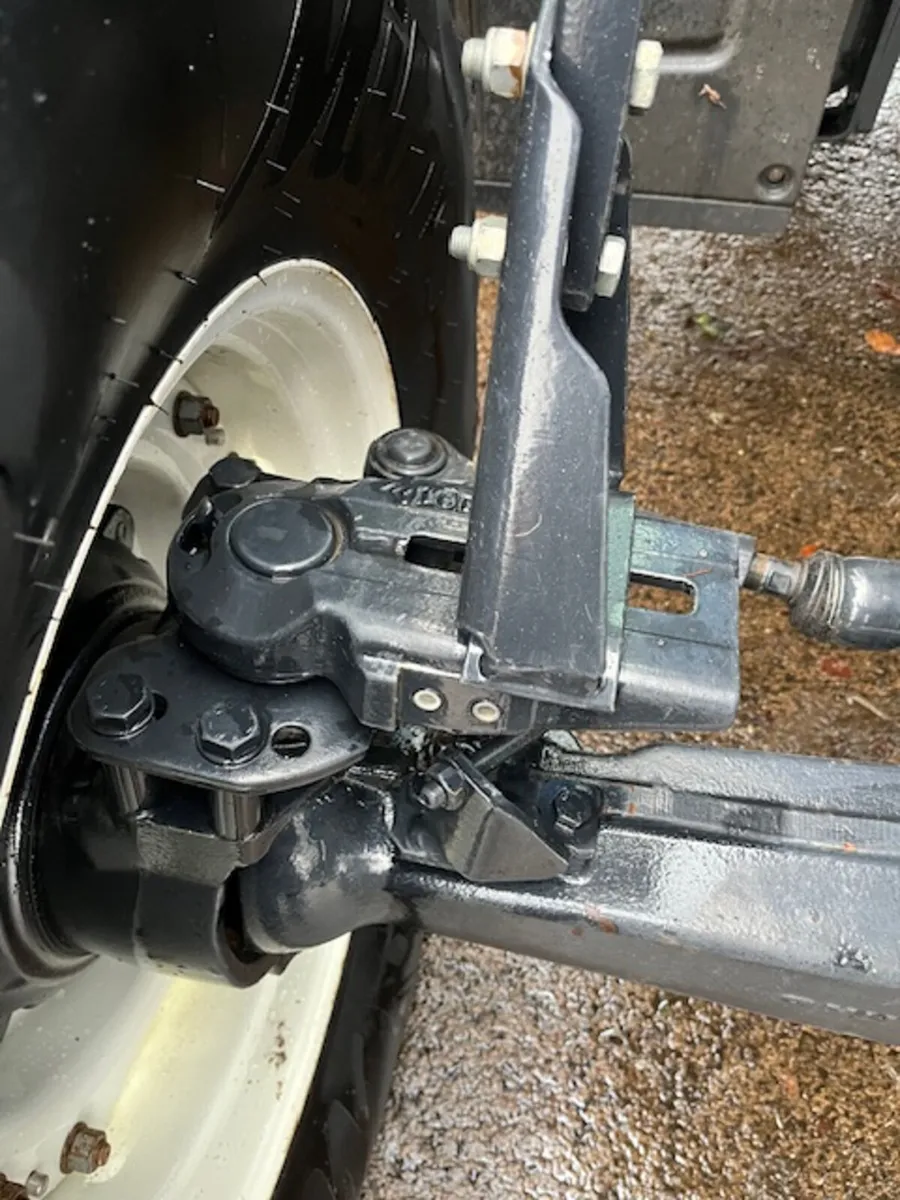 2017 New Holland T5.110 Electro-Command Tractor - Image 4