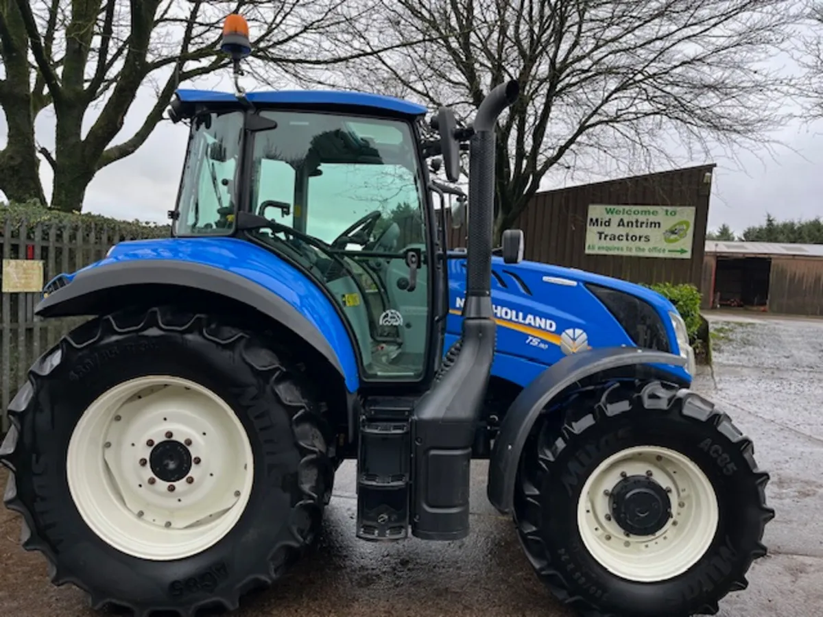 2017 New Holland T5.110 Electro-Command Tractor - Image 2