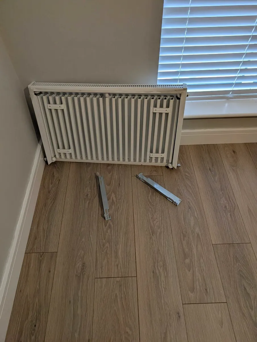 80cm width Radiator + wall brackets - Image 2