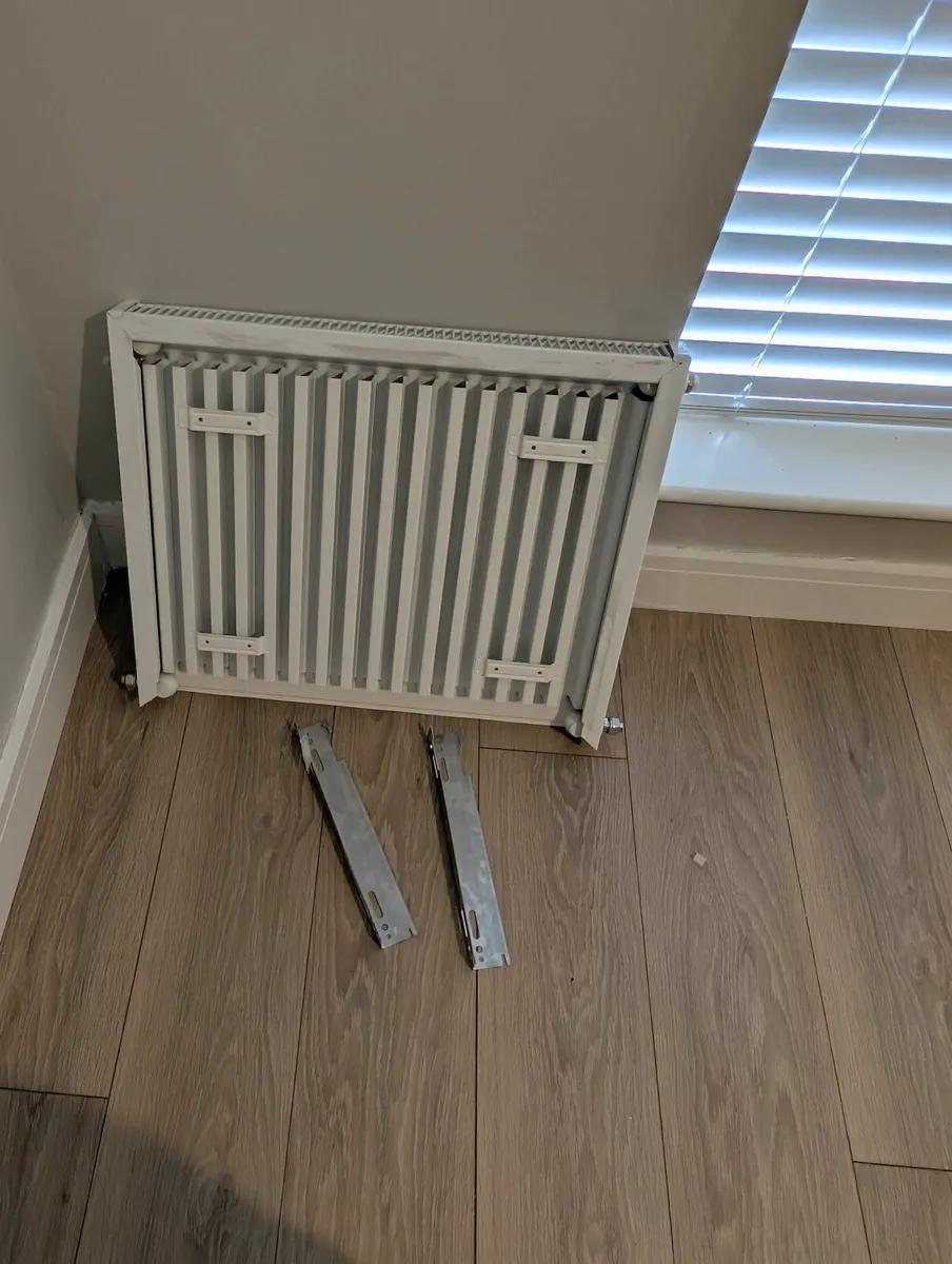 60cm Radiator + Wall Brackets - Image 2