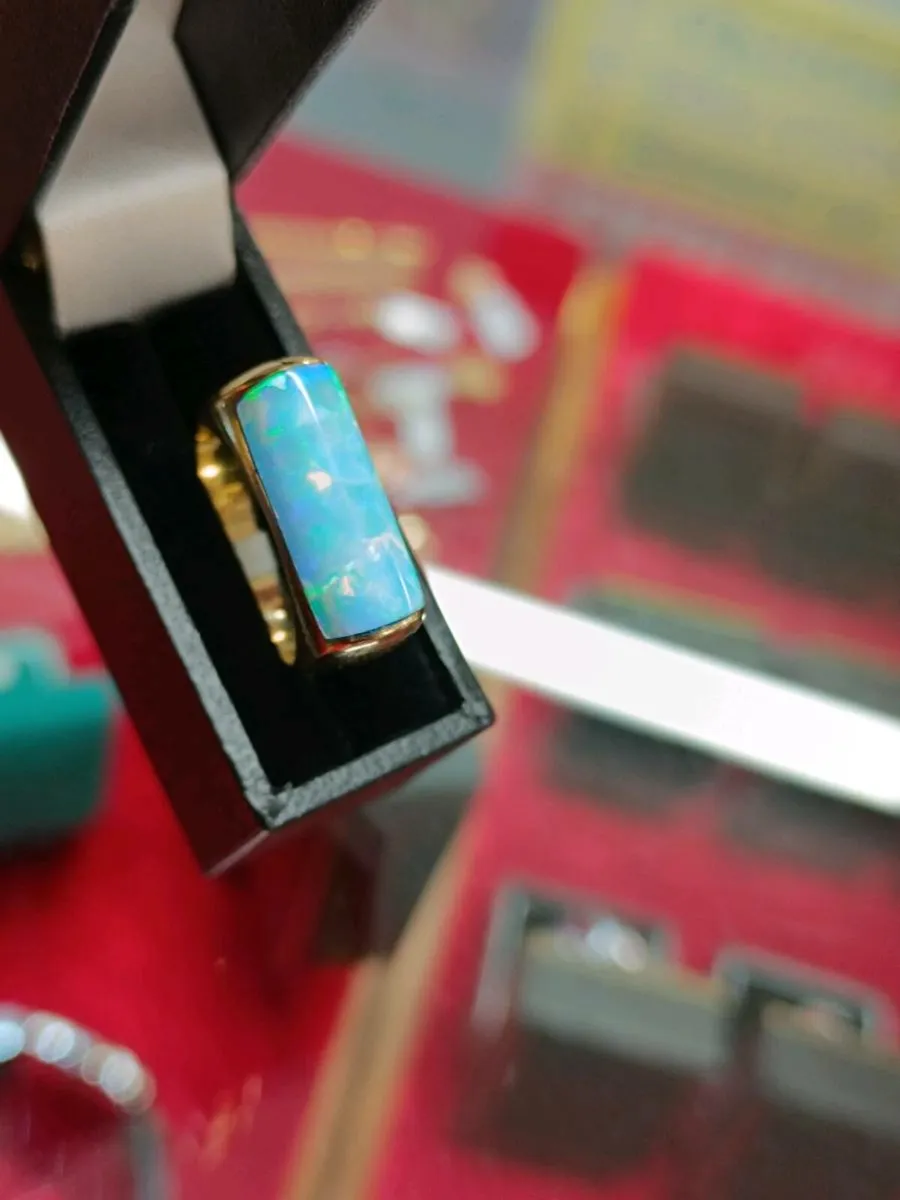 14k Yellow Gold & Opal Vintage Ring - Image 1