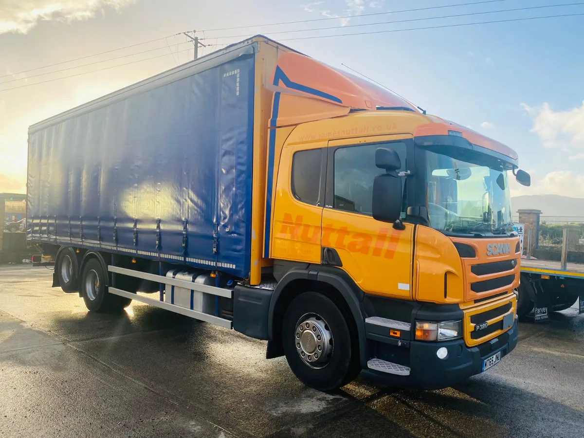 2015 Scania P320 6x2 Curtiansider - Image 1