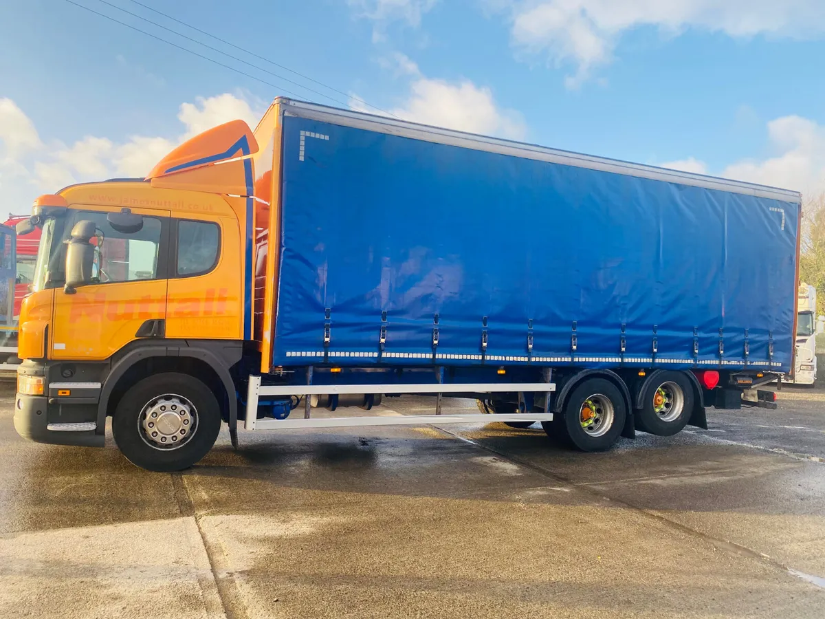 2015 Scania P320 6x2 Curtiansider - Image 4