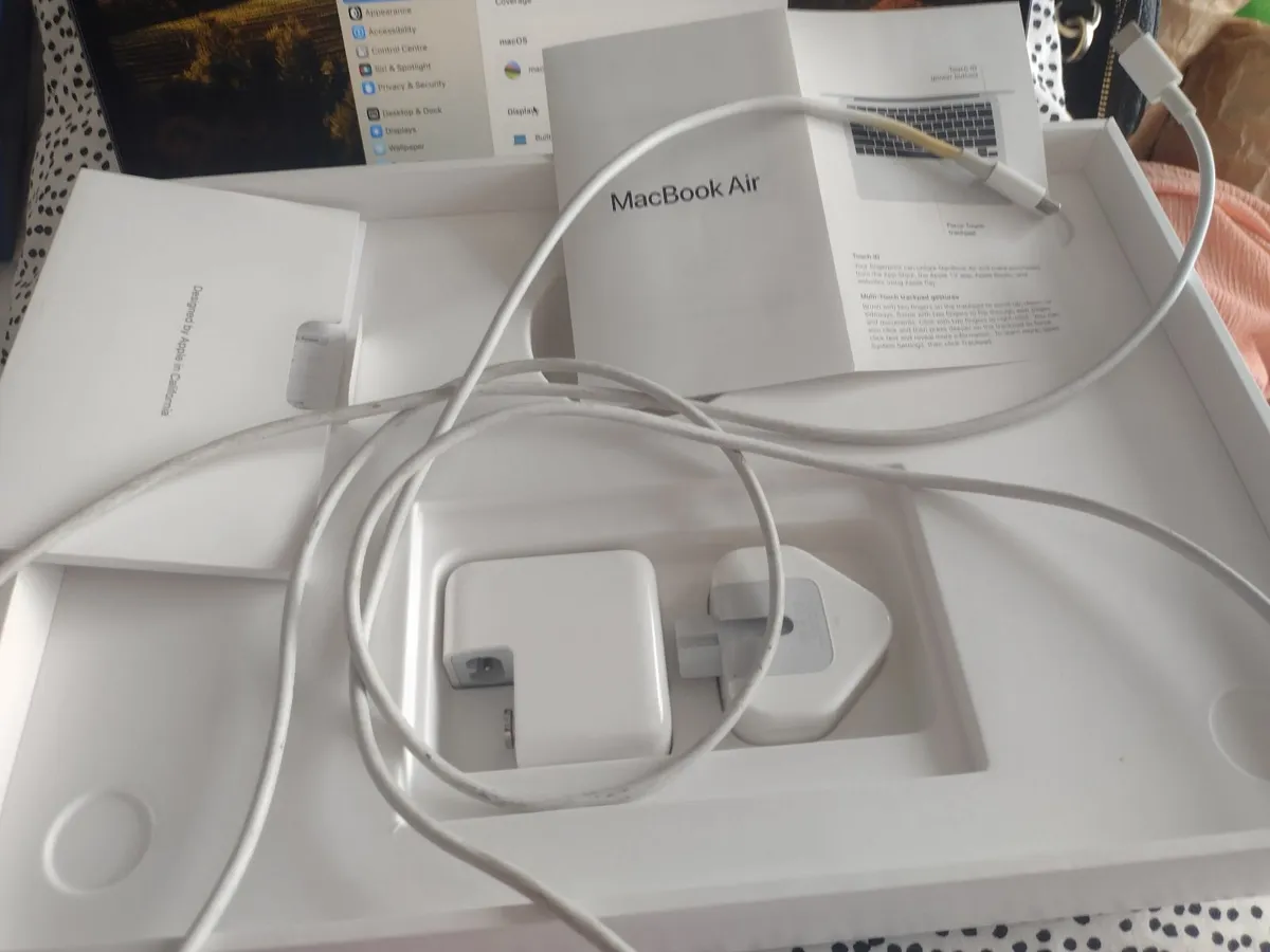 Apple MacBook Air M1 13 " - Image 3