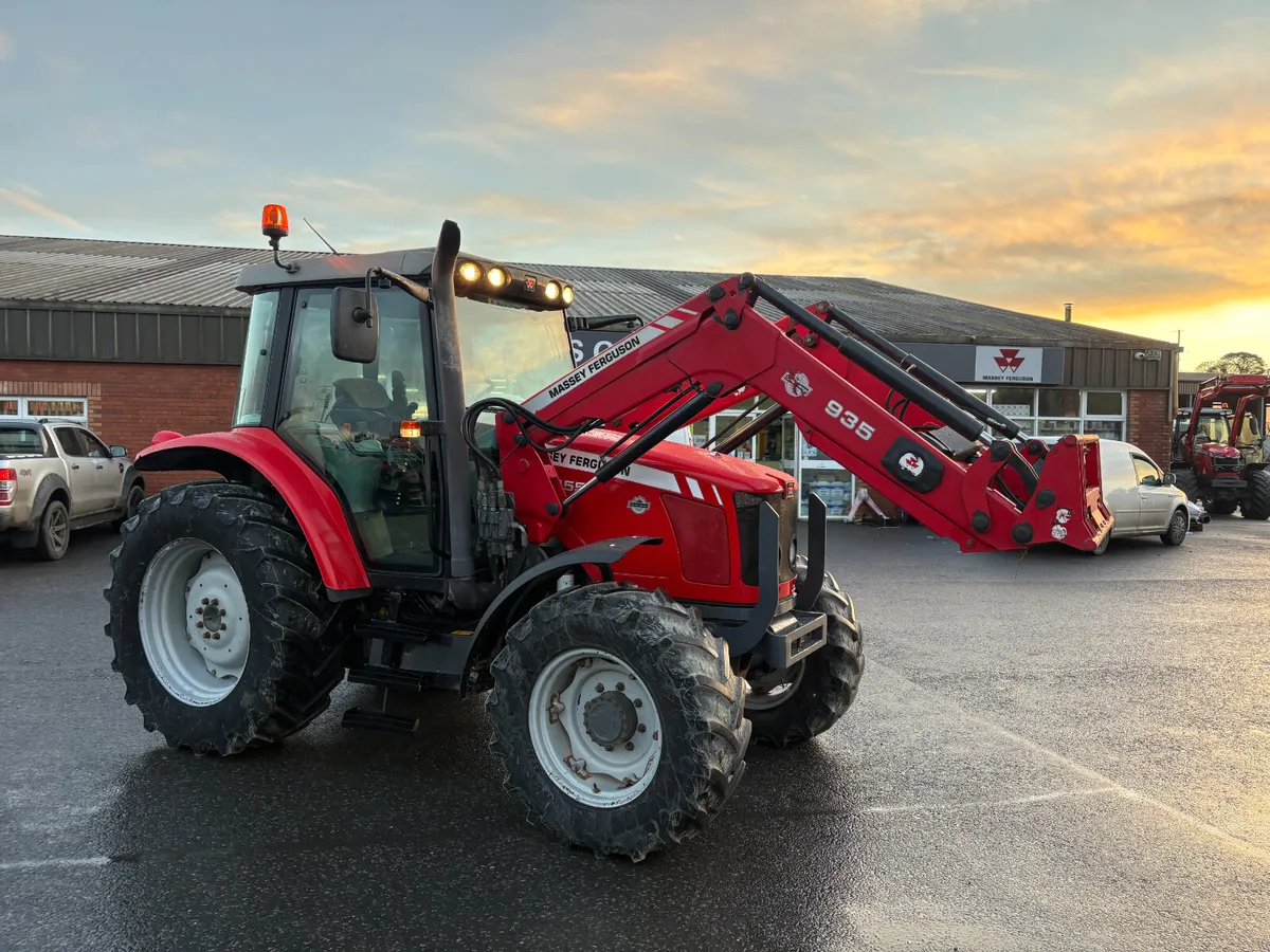 Massey Ferguson 5455 2010 - Image 2