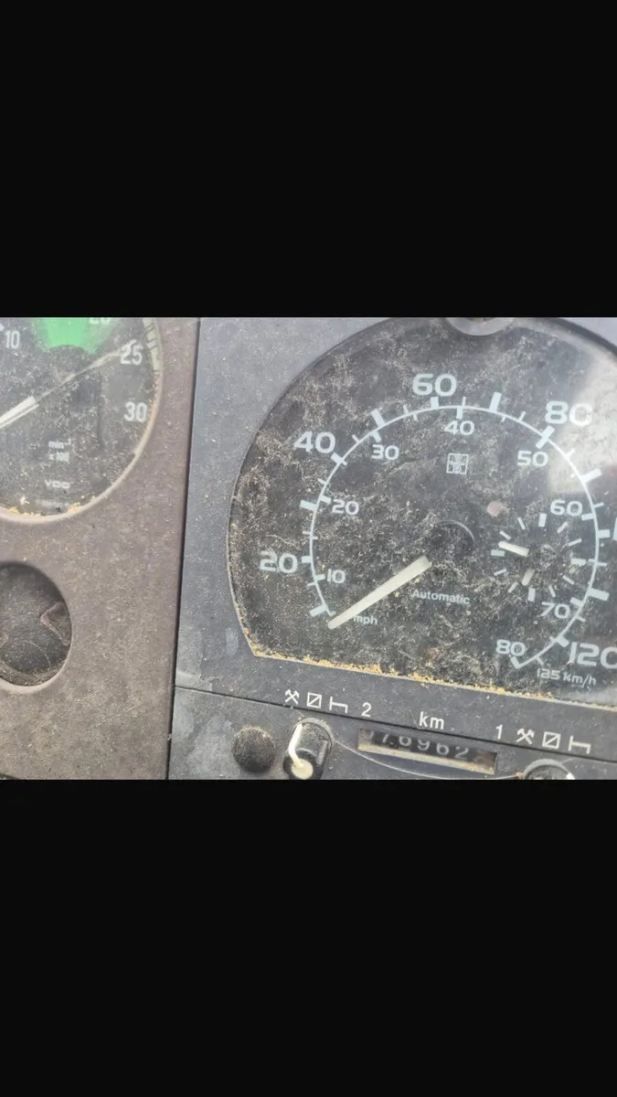 Mercedes 814 box truck - Image 3