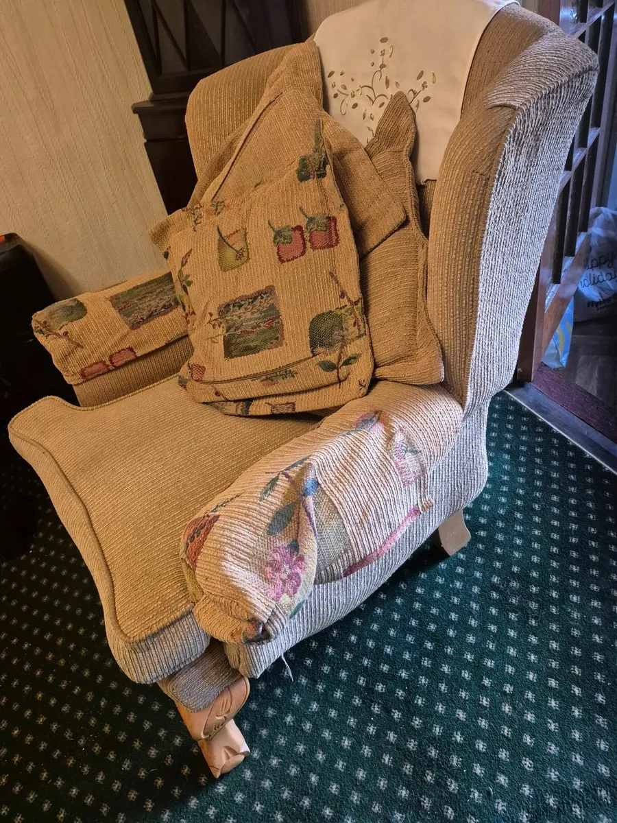 2 x chairs & couch free to take away - Image 2
