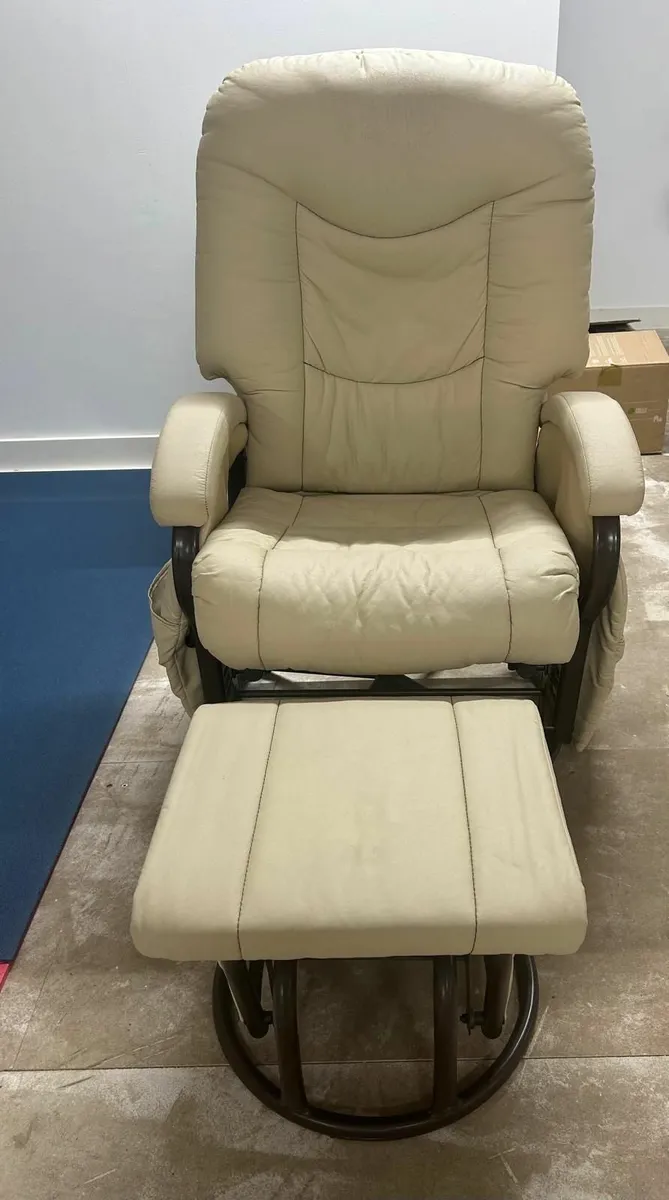 ROCKING CHAIR - Image 1