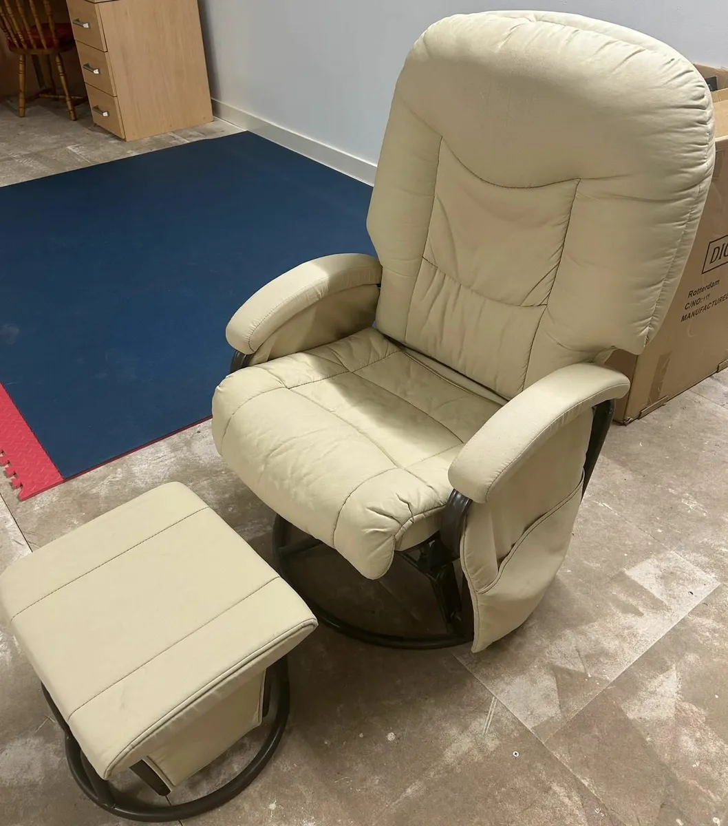 ROCKING CHAIR - Image 2