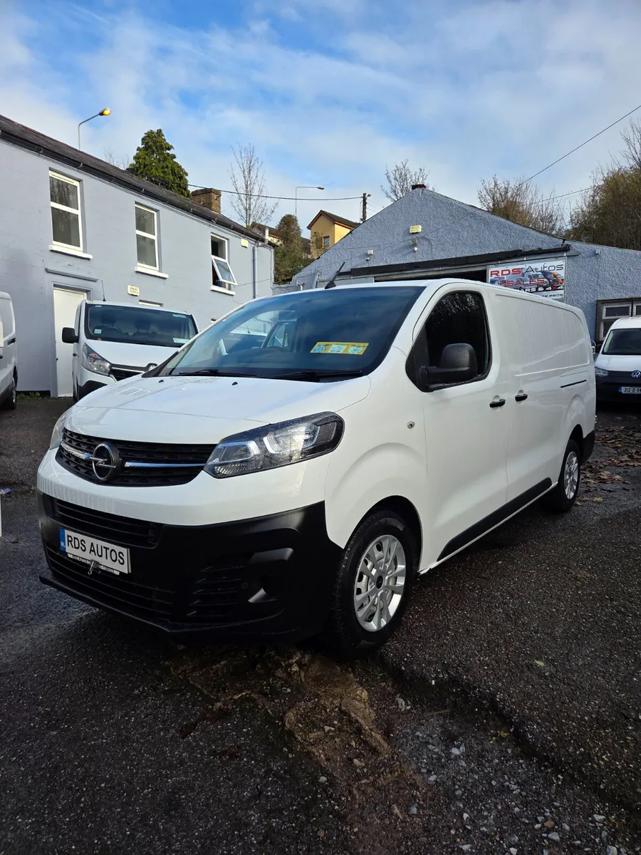 🔥21 VIVARO VERY LOW KMS🔥 - Image 3