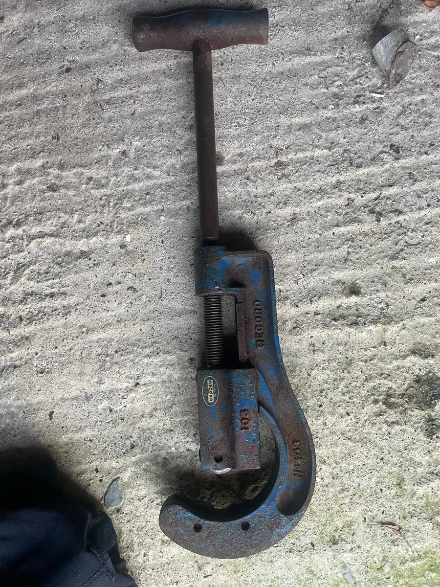 Record 1 1/4 in Copper pipe cutter - Image 1