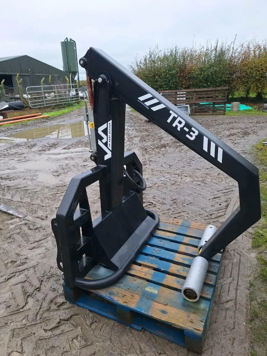 TR3 bale trunk for JCB 3CX - Image 1