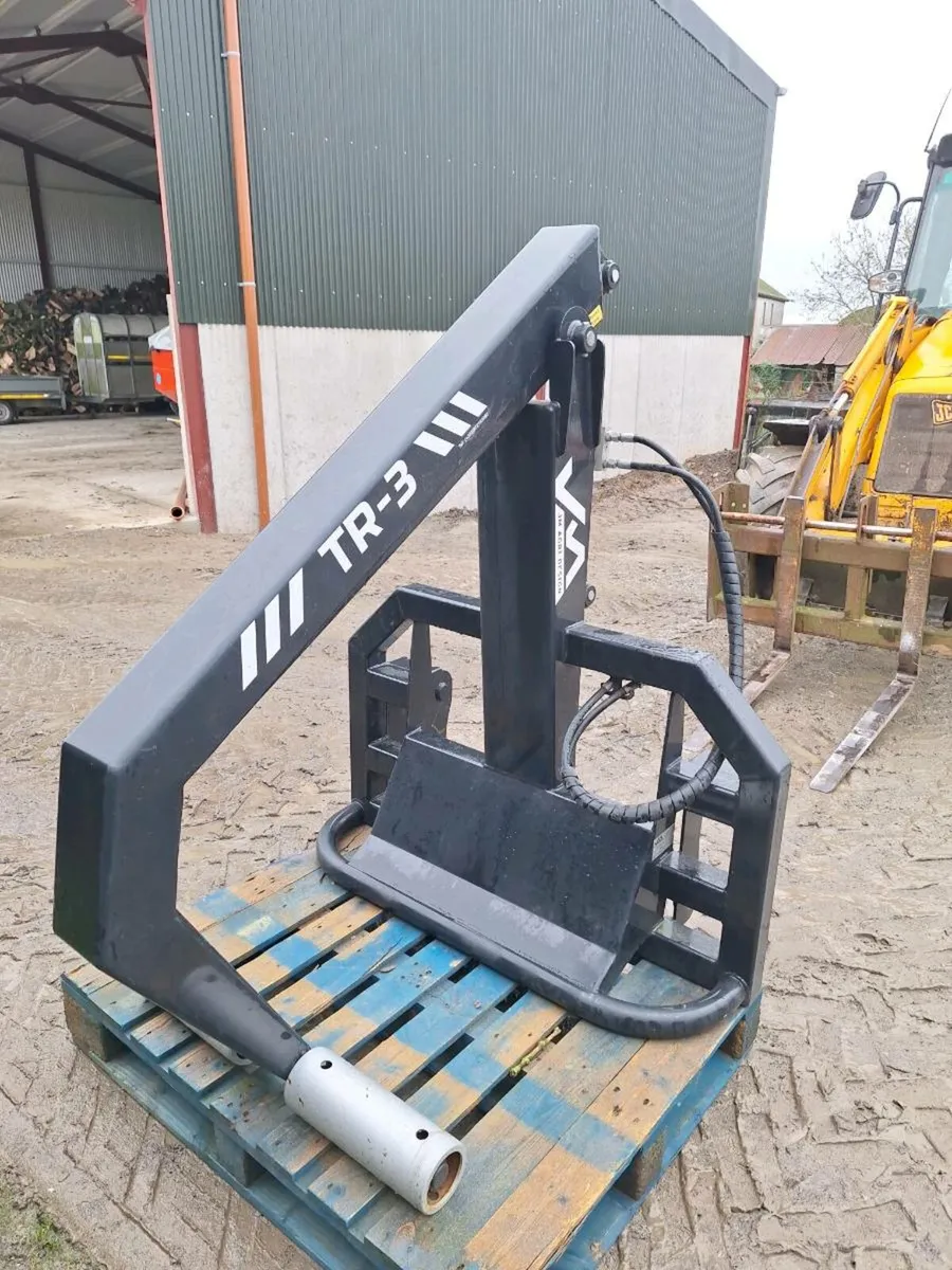 TR3 bale trunk for JCB 3CX - Image 3