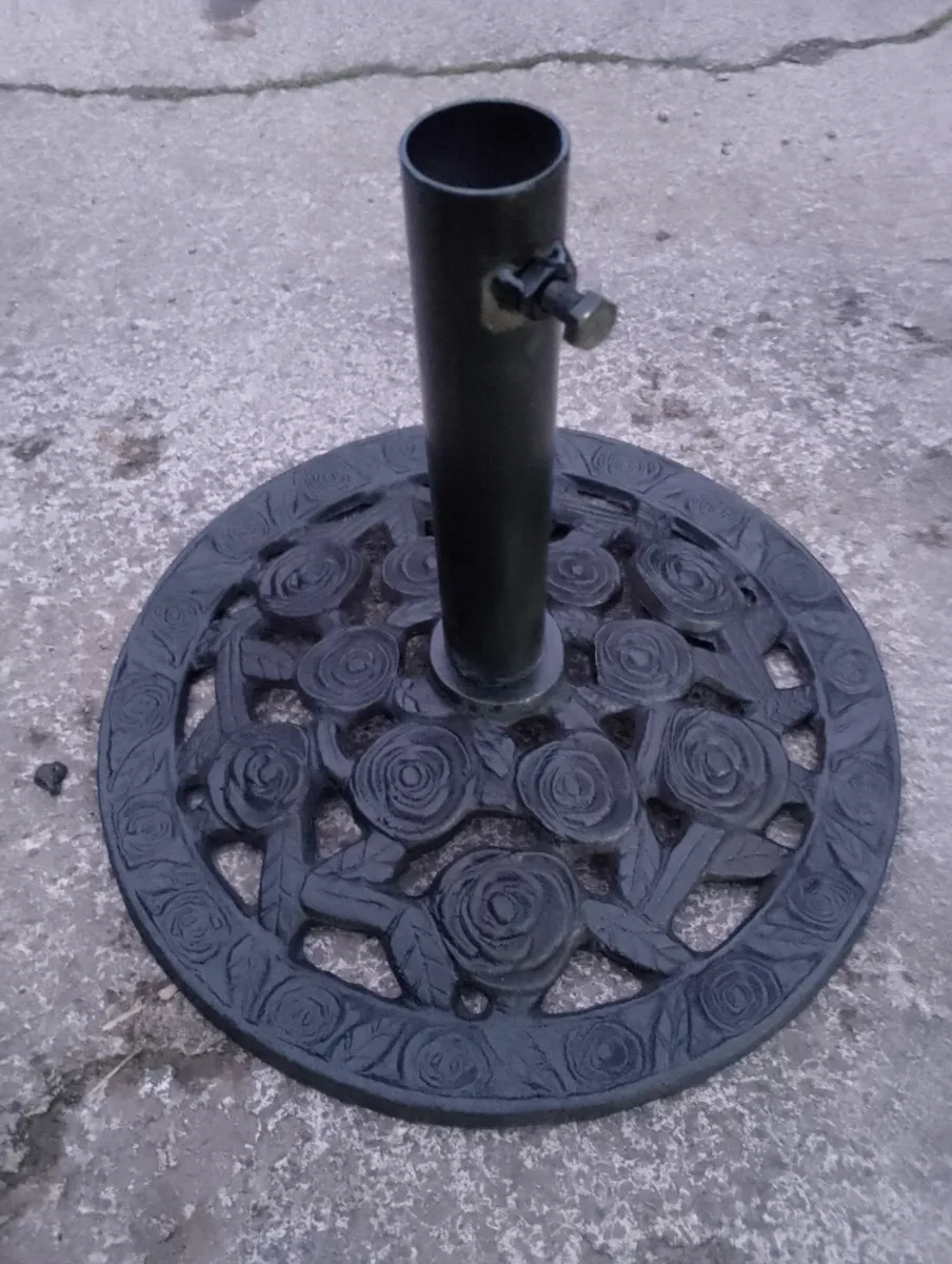 Antique cast iron parasol stand Christmas tree - Image 2